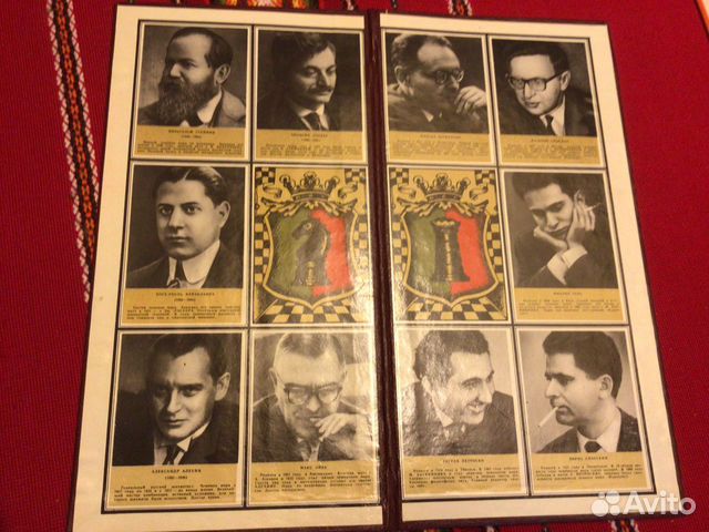 Шахматная доска с чемпионами мира