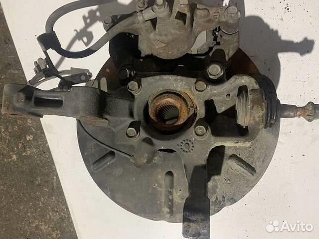 Кулак поворотный левый dodge Avenger 2011-2014 3.6