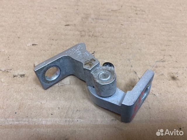 Петля двери передняя правая Volkswagen Polo cfna