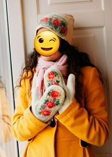 Шапка женская и варежки (шерсть 100)