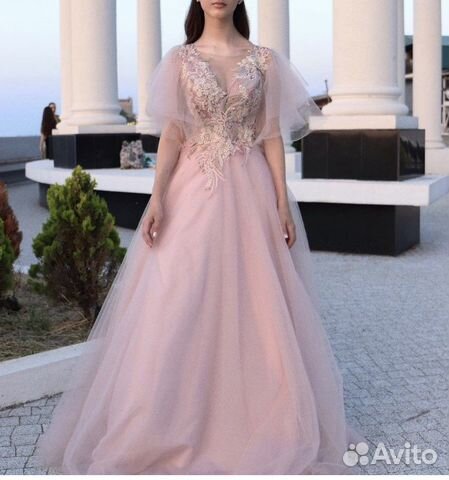 Платье нежно розовое