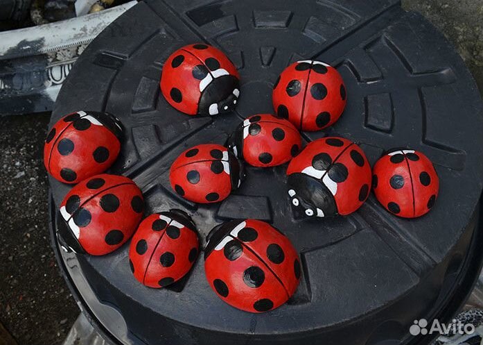 Божья коровка из бетона