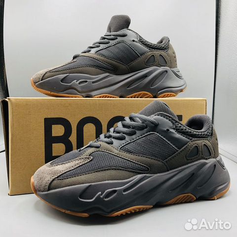kasut yeezy 700