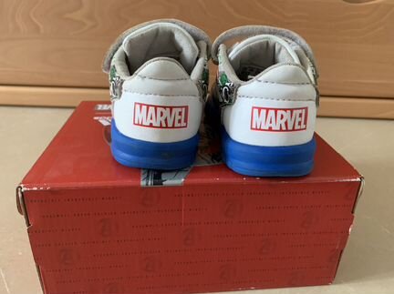 Кроссовки Adidas Marvel