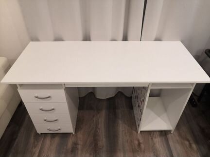 Письменный стол белый