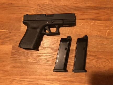 Страйкбольный пистолет WE Glock 19