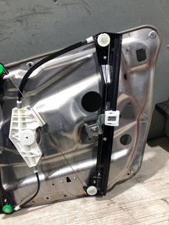 Стеклоподъемник передний левый Mercedes-Benz