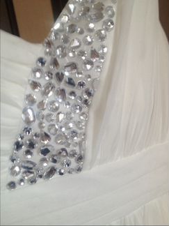 Белое платье с стразами из США