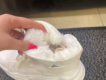 Женские кроссовки с мехом