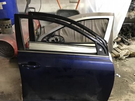 Дверь передняя правая Тойота Авенсис