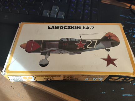 Модель самолета для сборки новая