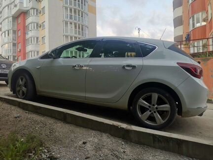 Opel Astra 1.4 AT, 2013, 100 000 км