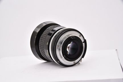 Nikon 28mm f/2 AI