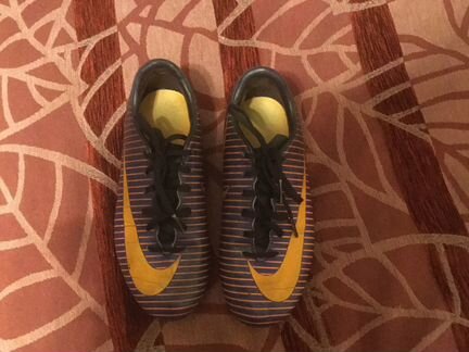 Бутсы футбольные с шипами Nike р.35,5 (22,5 см)