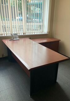 Стол с тумбой