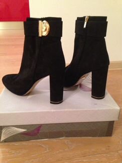 Продаются ботинки женские