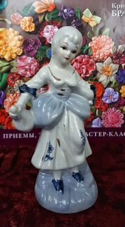 Статуэтка девушки