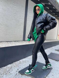 Брендовый бомбер