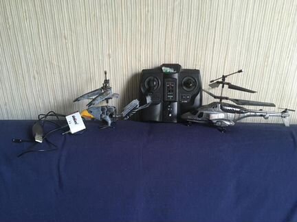 Игрушечный вертолет и птица