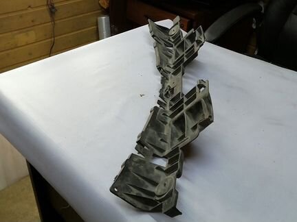 Кронштей переднего бампера передний Opel Astra H