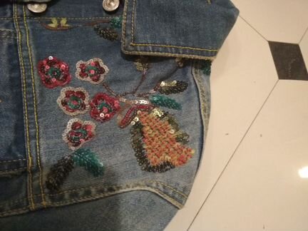Джинсовая куртка с вышивкой Zara
