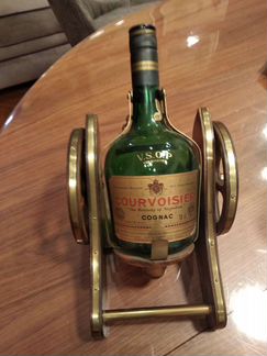 Пустая бутылка с подставкой