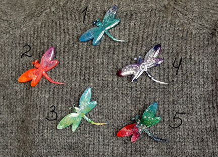 Брошь / значок из эпоксидной смолы Стрекоза