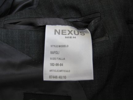 Пиджак серый на треx пуговицаx