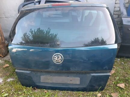 Крышка багажника Opel Zafira B