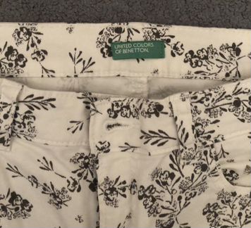 Зауженные брюки United colors of Benitton