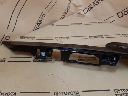 Накладка крышки багажника Toyota Camry V55