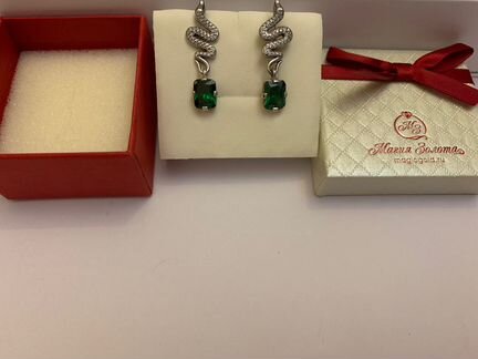 Новые серьги с изумрудом искусственным