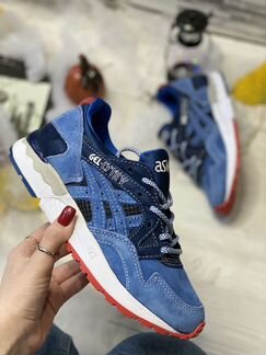 Женские кроссовки Asics