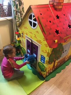 Картонный домик