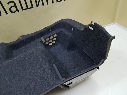 Обшивка багажника правая Skoda Rapid 1