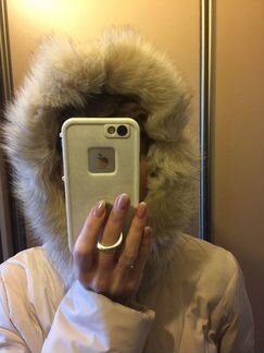 Легкое пуховое пальто с капюшоном и натур. мехом