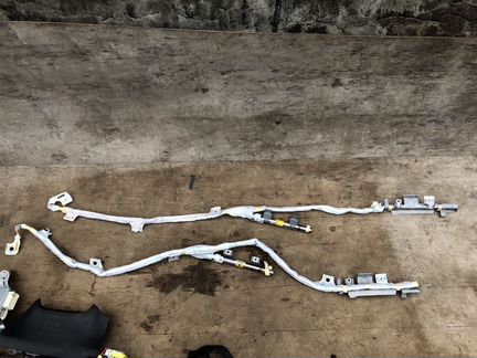 Шторка безопасности Toyota Auris 1