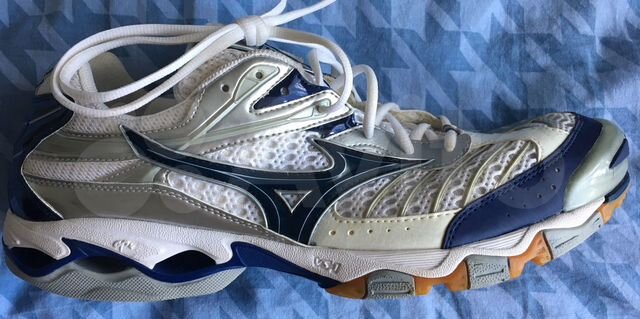 mizuno wave lightning 6