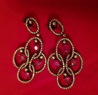 Серьги с рубинами и бриллиантами 750