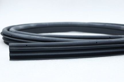 Уплотнитель двери задней Ford Focus 2004-2011