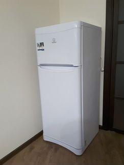 Холодильник indesit Т14 двухкамерный 145 см бу