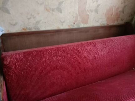 Диван. Мебельный гарнитур антикварный