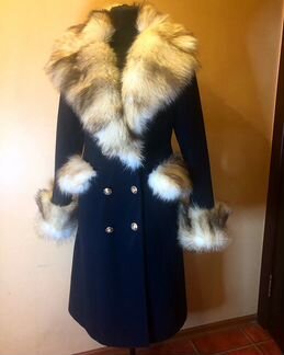 Пальто с мехом енота