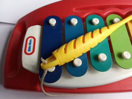 Музыкальный инструмент-игрушка 