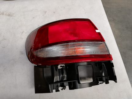 Фонарь левый Toyota Carina E 81561-2B231