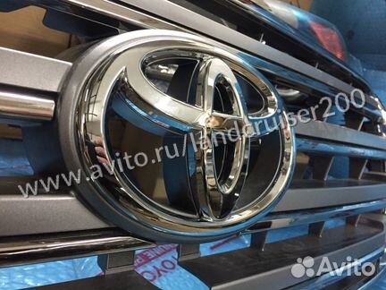 Решетка радиатора Land Cruiser 200 2012-2015 новая
