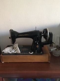 Швейная машинка Чайка