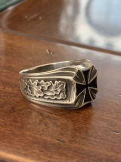 Серебряное кольцо с железным крестом