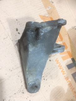 Кранштейн кпп правый Ауди 100 C3 Рестайлинг