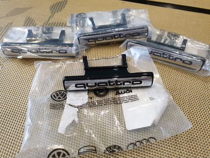 Значок quattro для Audi